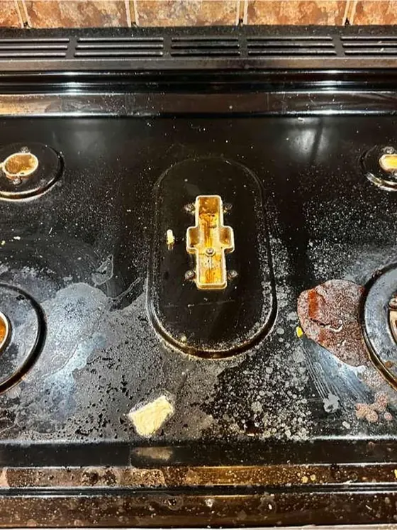 Gas cooktop before cleaning