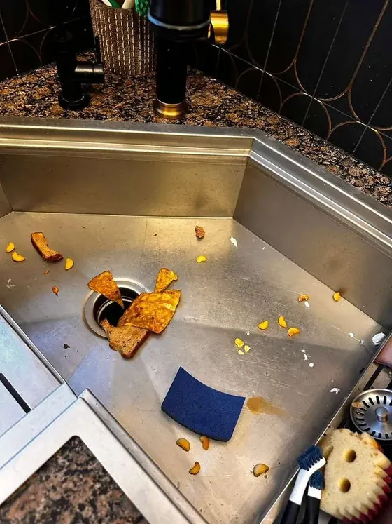 Corner sink before cleaning