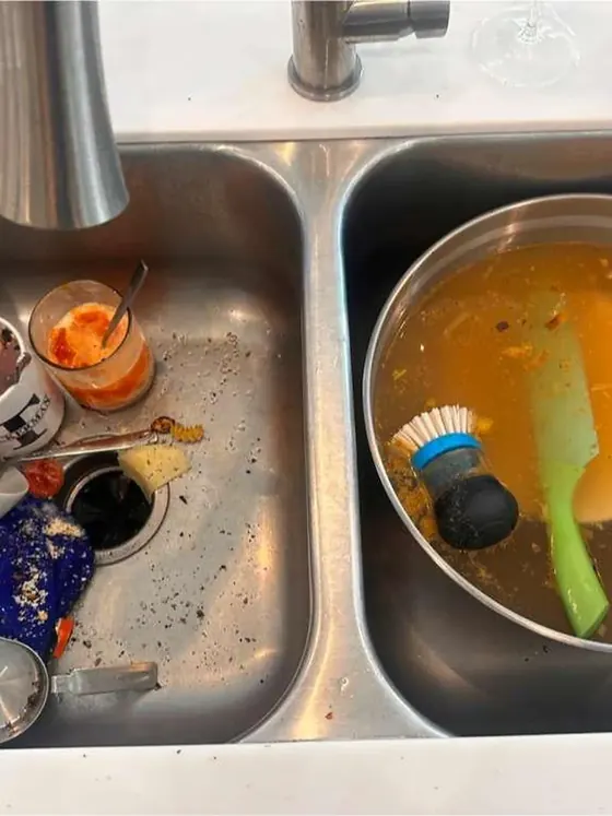 Double sink before cleaning